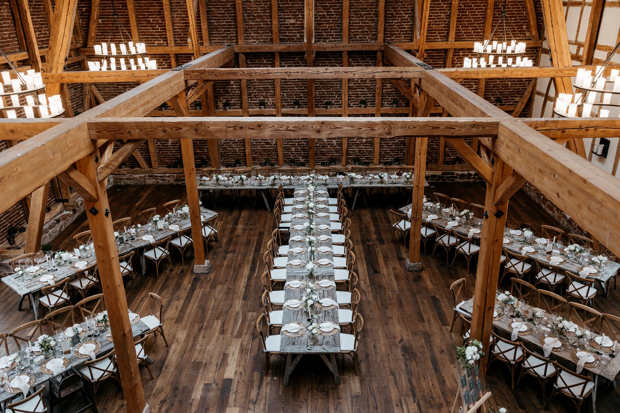 Eingedeckte Eventscheune auf dem Hofgut Dagobertshausen