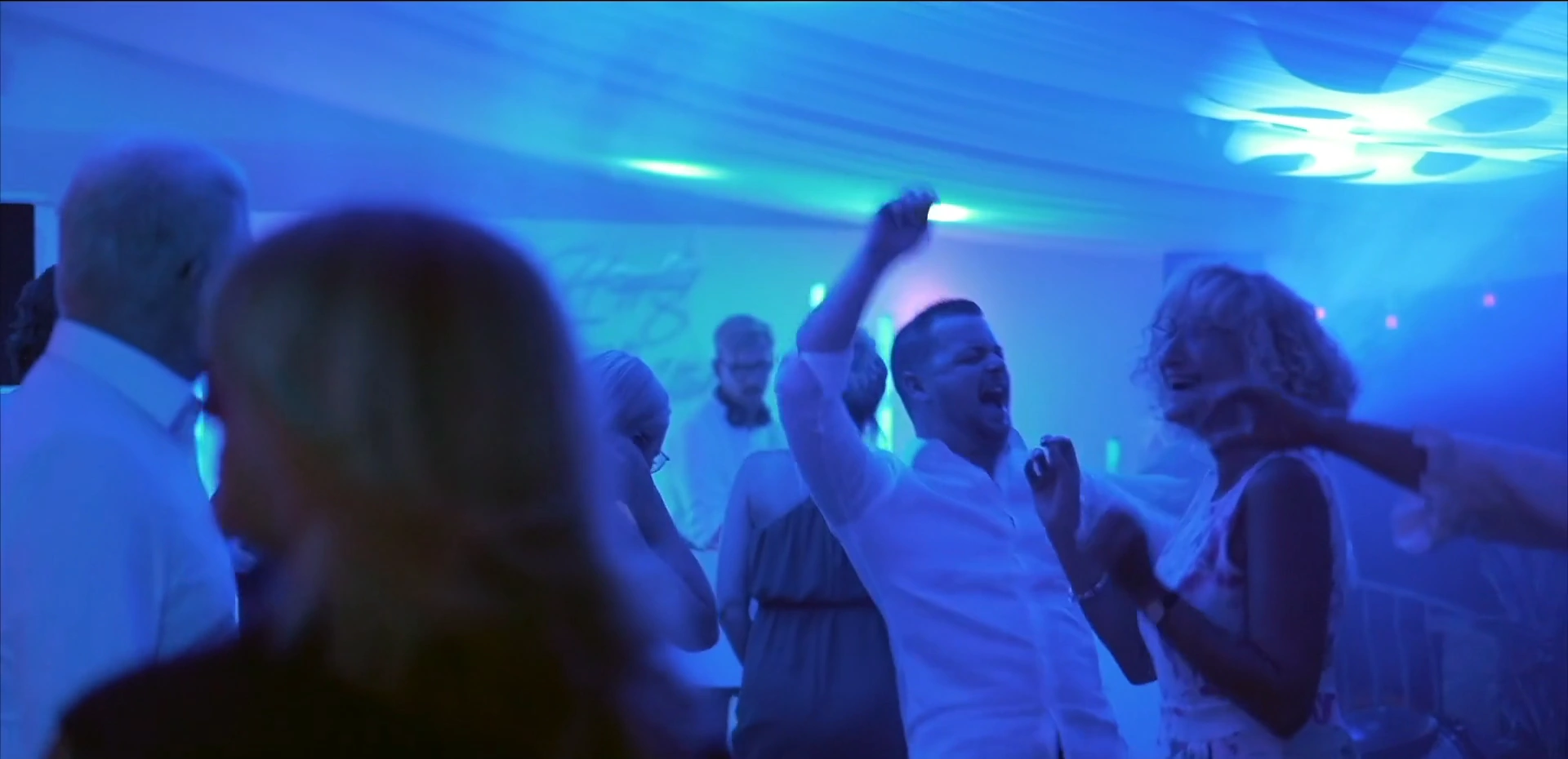 Oma beim Klassiker. Trauzeuge beim Deutschrap.